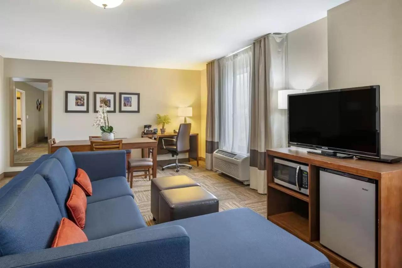 Comfort Suites Urbana Champaign, University Area Екстер'єр фото