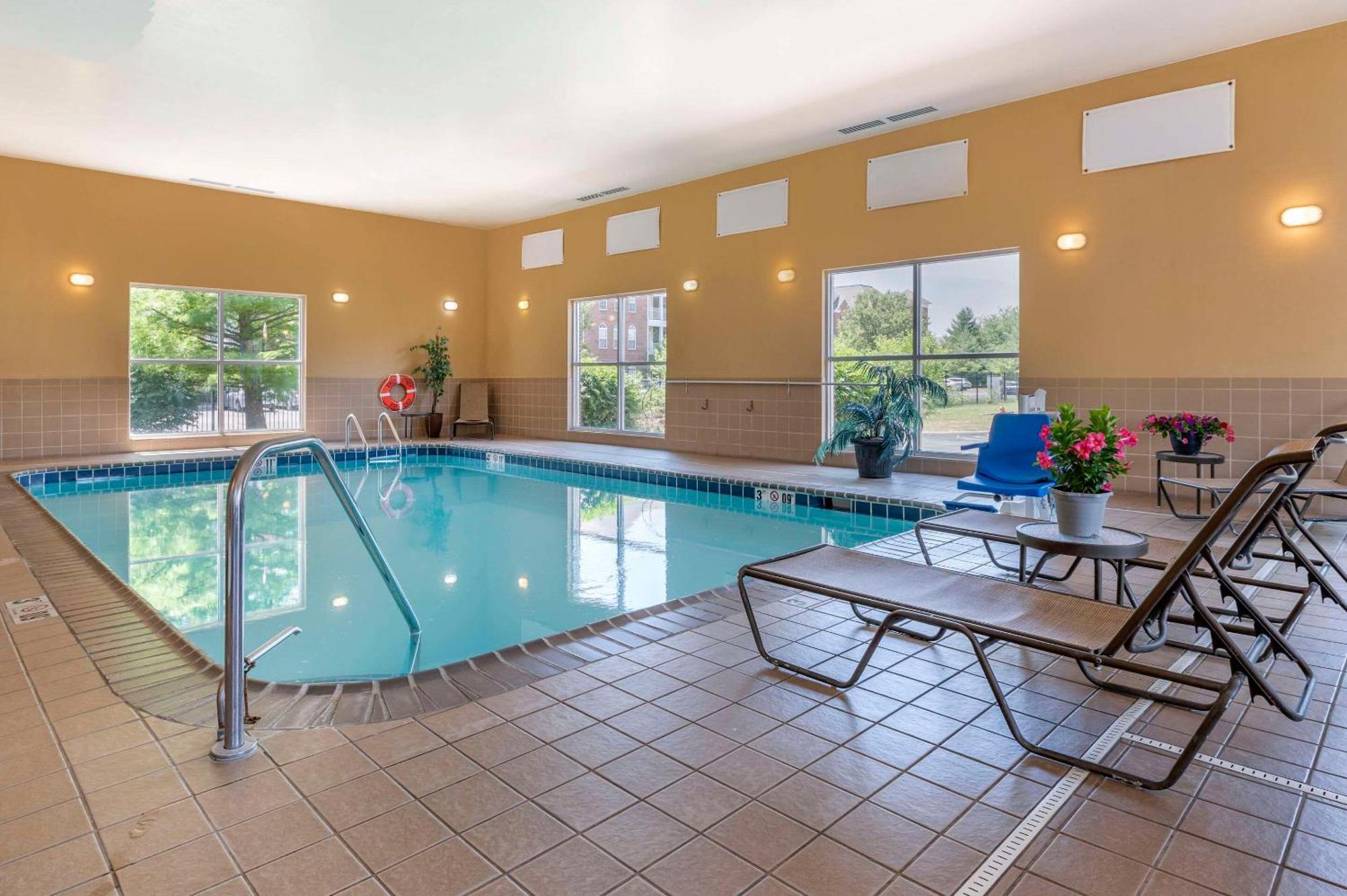 Comfort Suites Urbana Champaign, University Area Екстер'єр фото